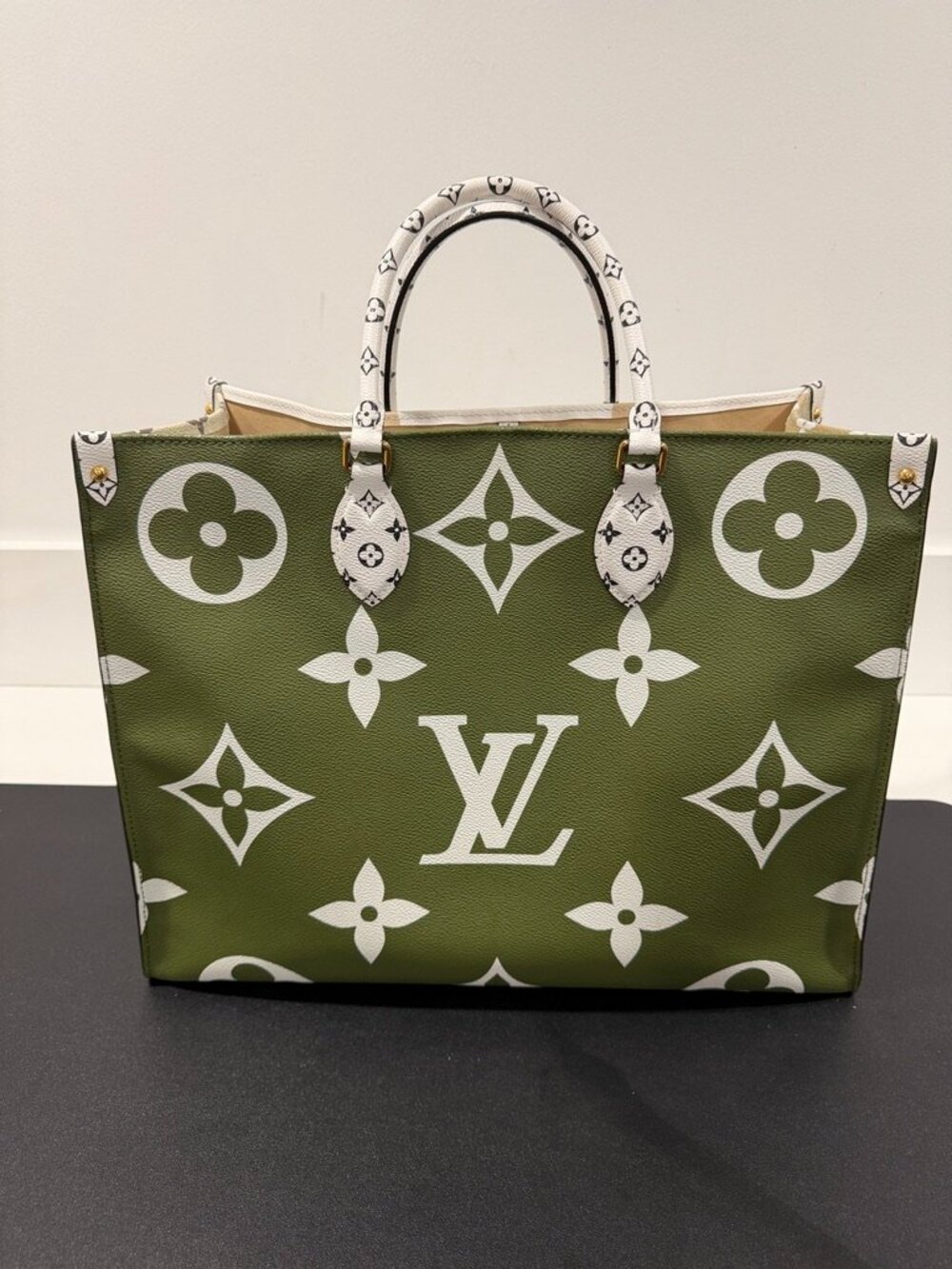 Louis Vuitton On The Go GM Khaki/Beige/White (JB1500) - Picture 2 of 16